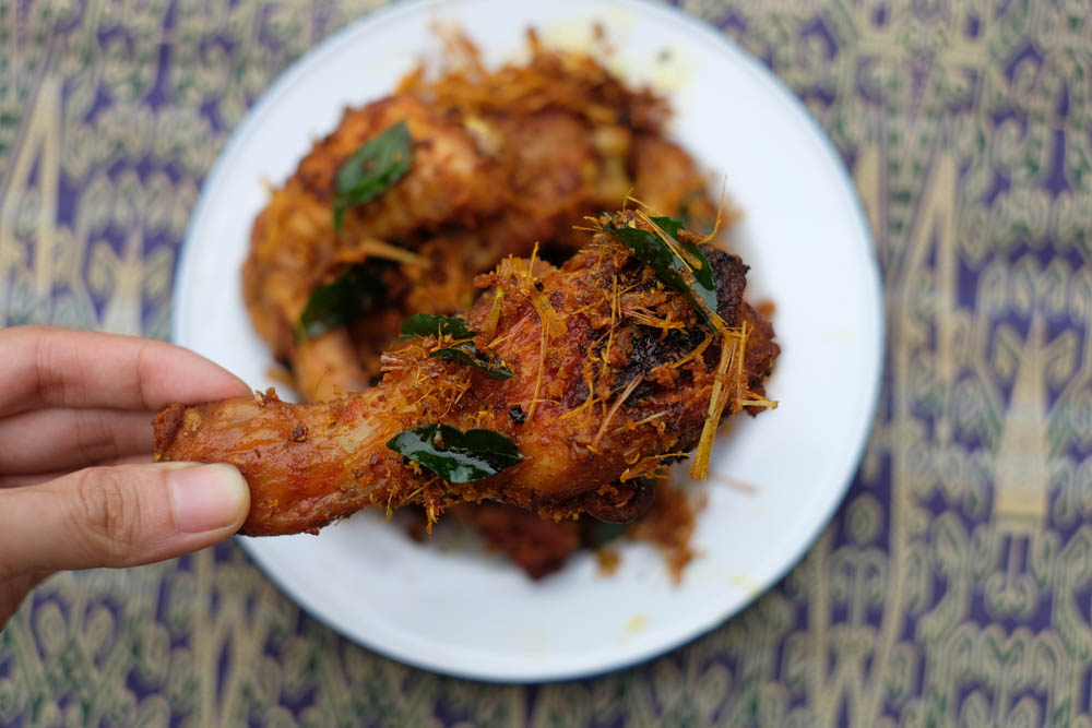 Make Malaysian fried chicken with 12 local spices