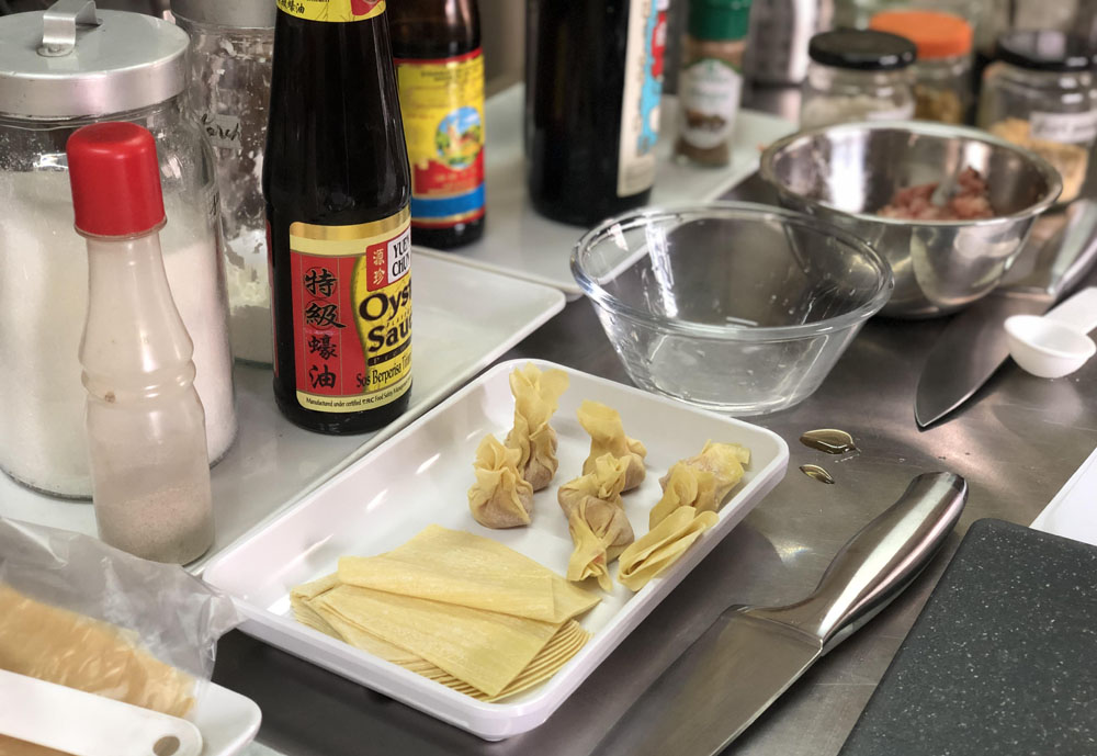 wrap wantan Learn to marinade & wrap wantan