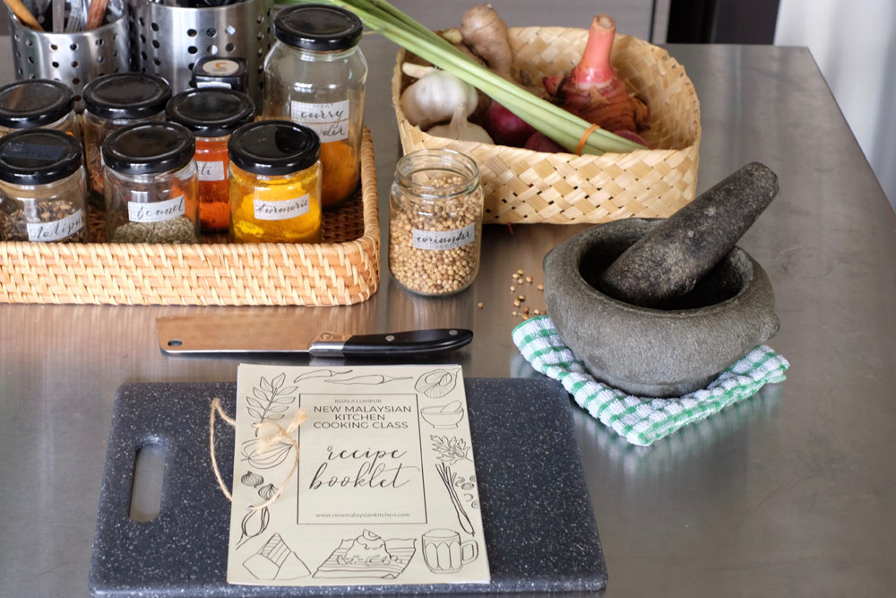 spices Make curry paste from 10 spices & get a recipe booklet